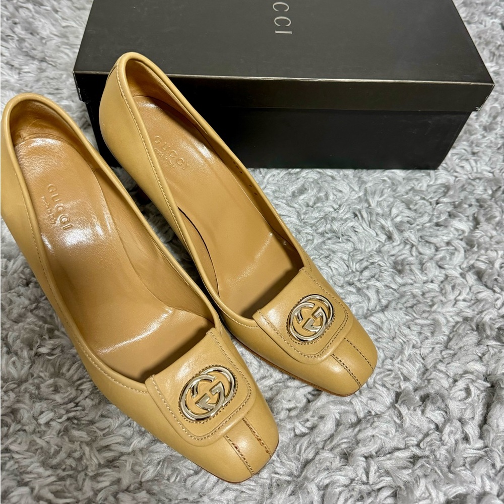 Gucci Tan Flats Luxurious Leather Loafers